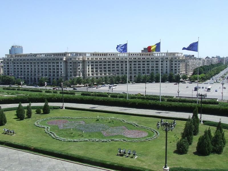 http://0.tqn.com/d/cruises/1/0/C/z/4/Bucharest_Parliament_Palace_11.JPG