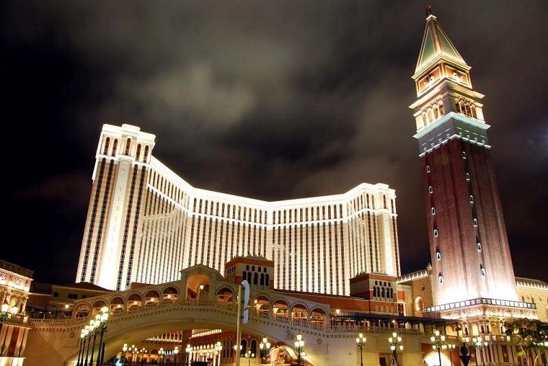 http://twistedsifter.com/wp-content/uploads/2010/07/worlds-largest-casino-venetian-macau.jpg