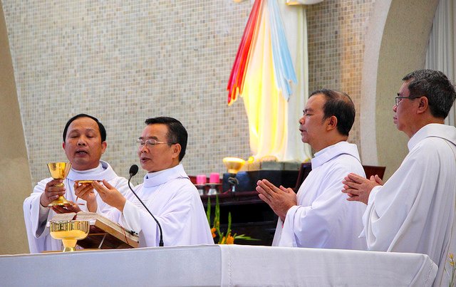 27924961875_b44d211485_z