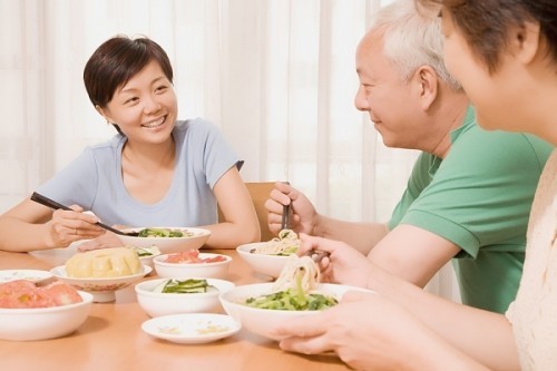Người cao tuổi ăn uống thế nào để luôn khỏe?